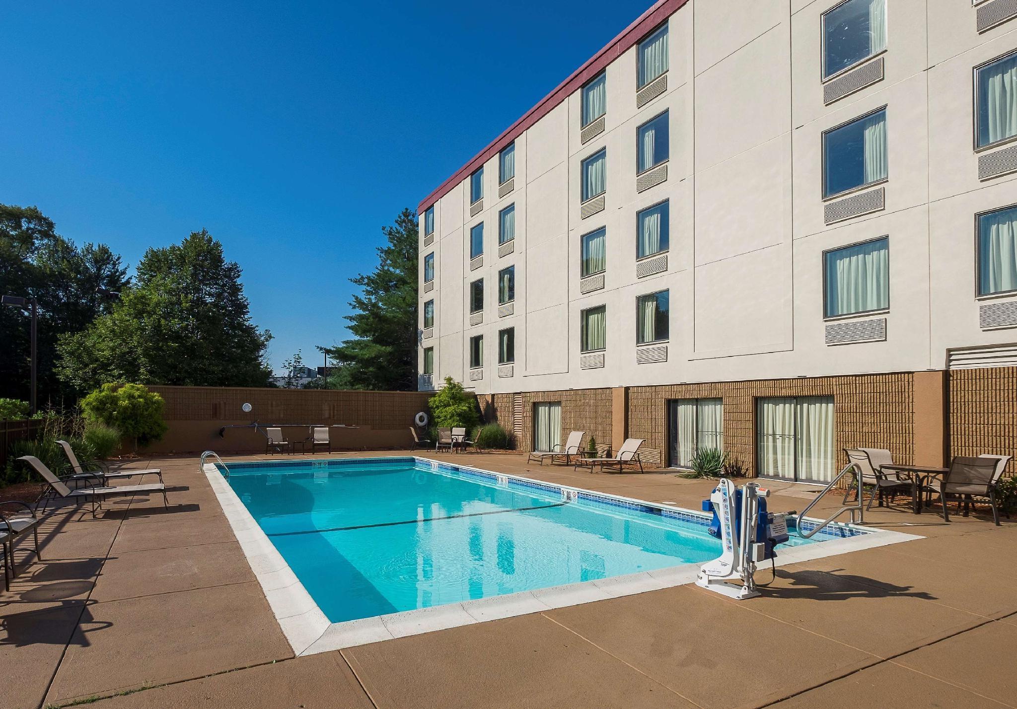 Red Roof Inn Plus Boston - Mansfield - Foxboro Exterior photo