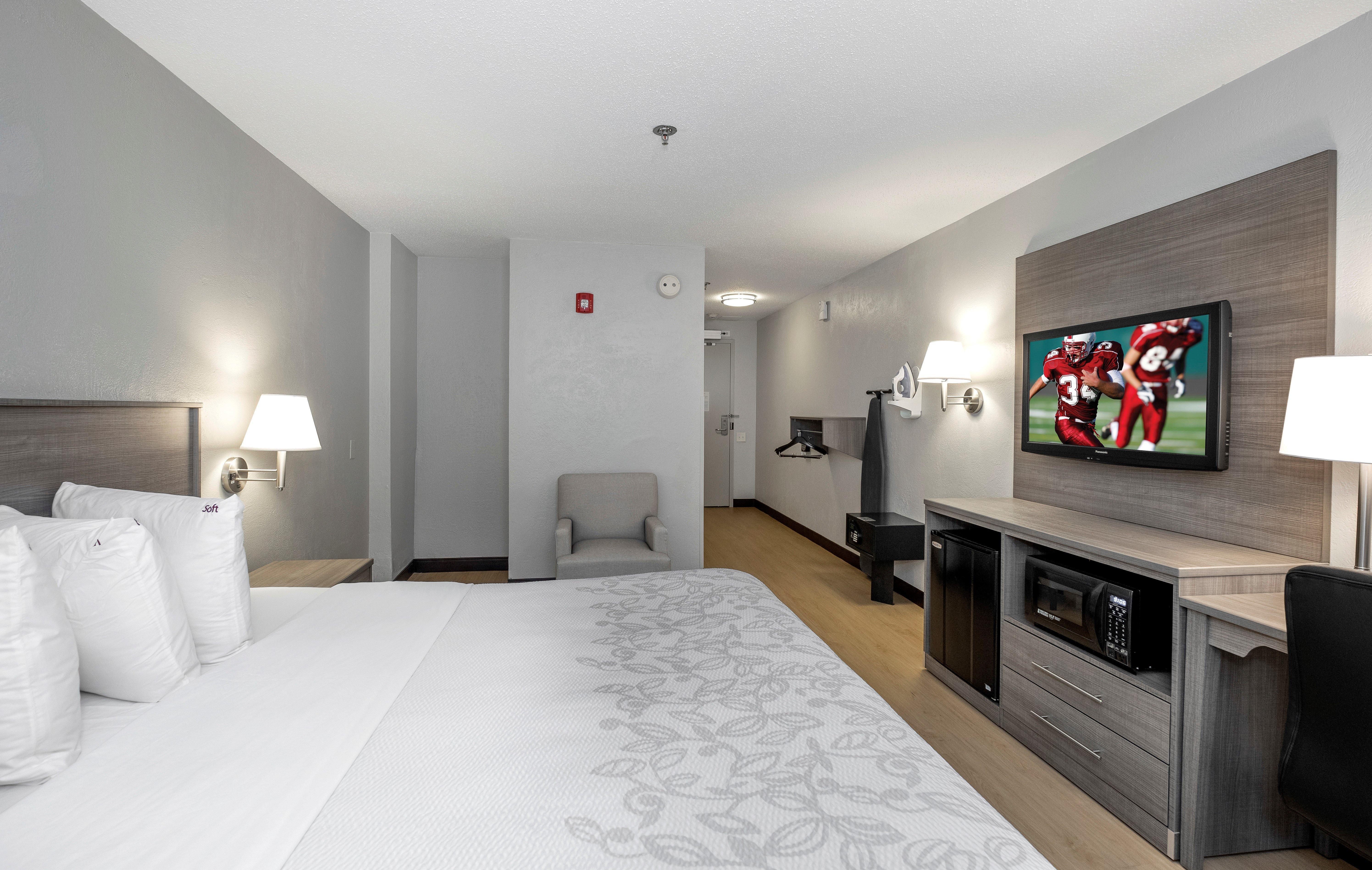 Red Roof Inn Plus Boston - Mansfield - Foxboro Exterior photo