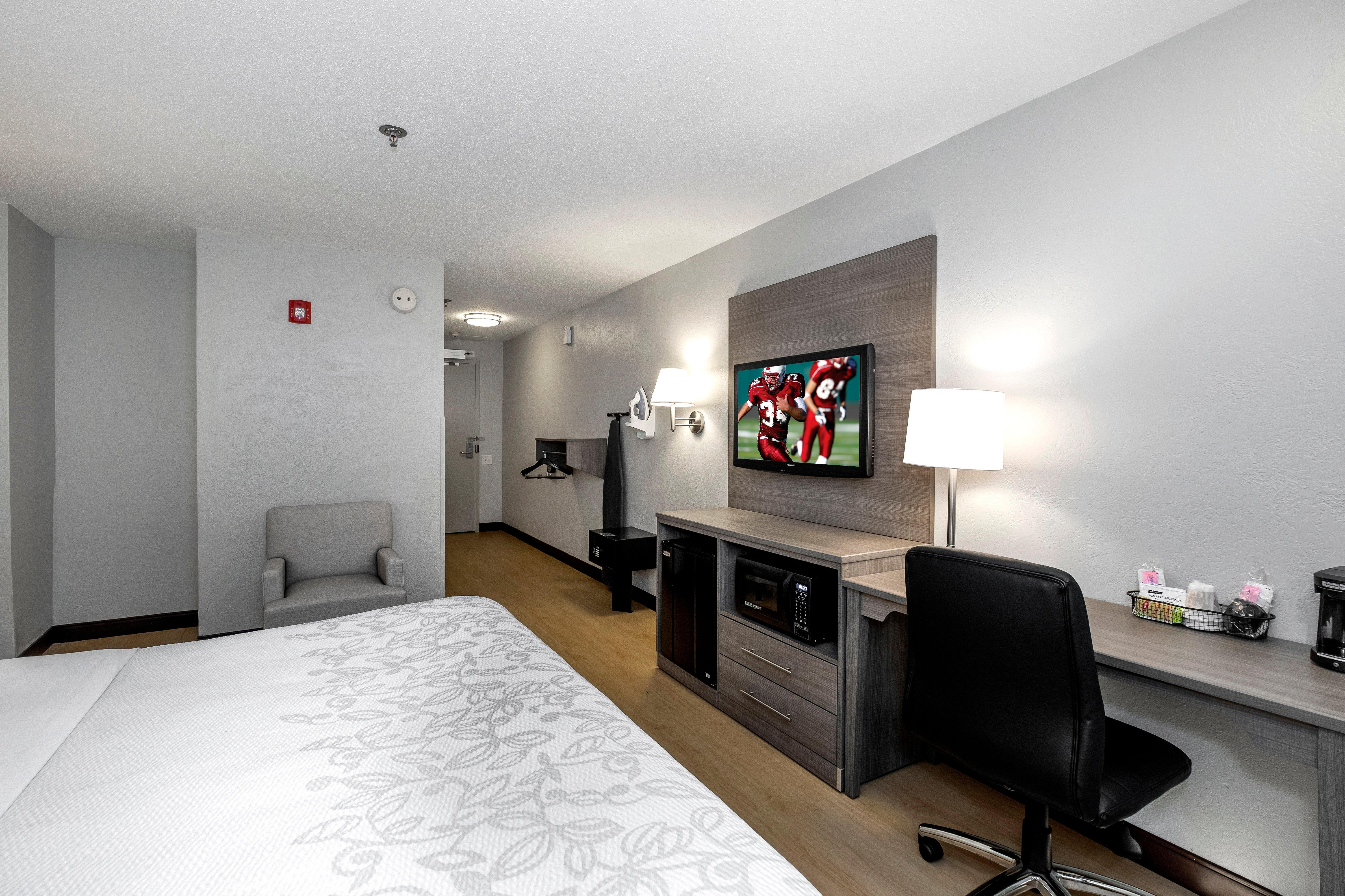 Red Roof Inn Plus Boston - Mansfield - Foxboro Exterior photo