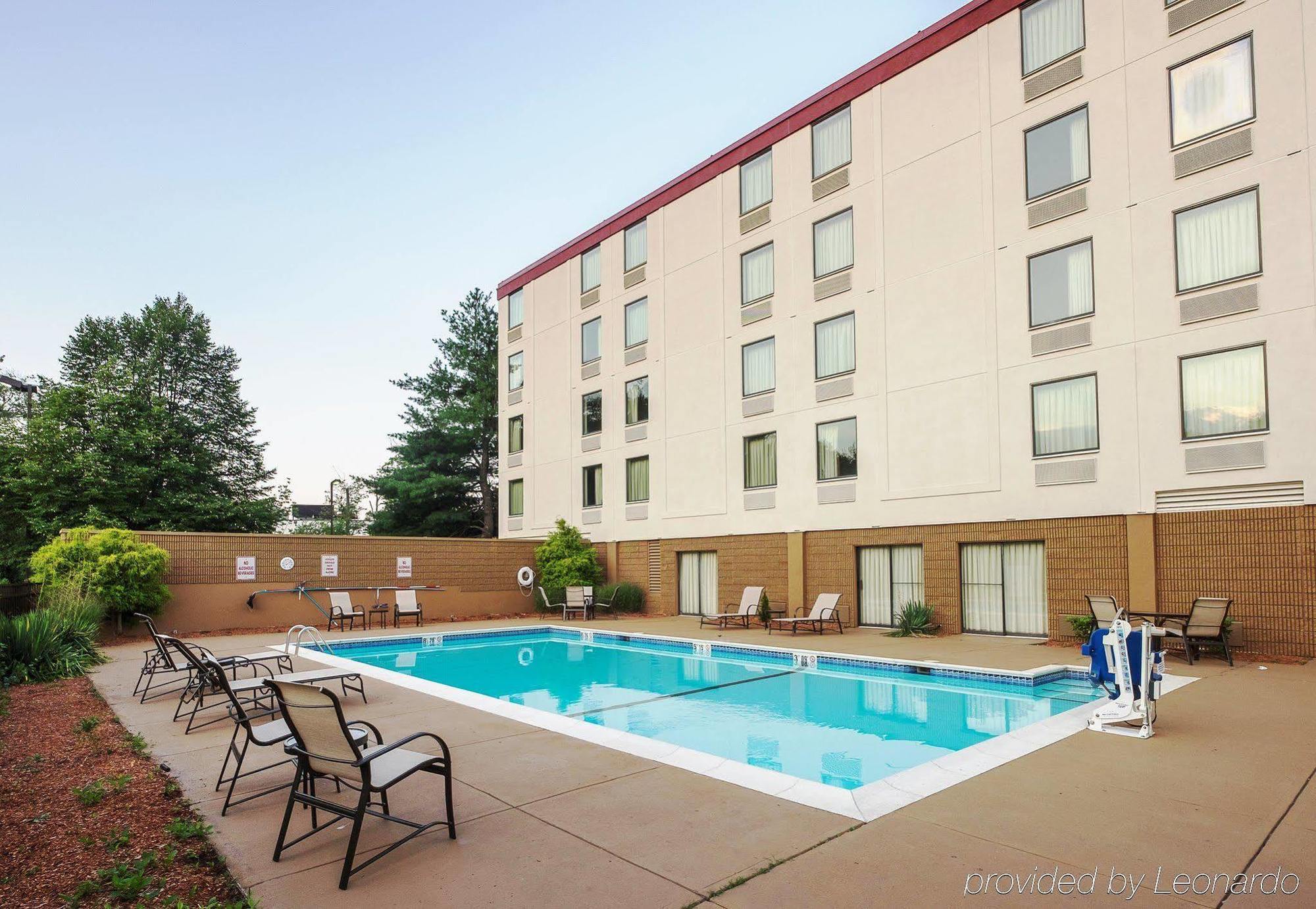 Red Roof Inn Plus Boston - Mansfield - Foxboro Exterior photo
