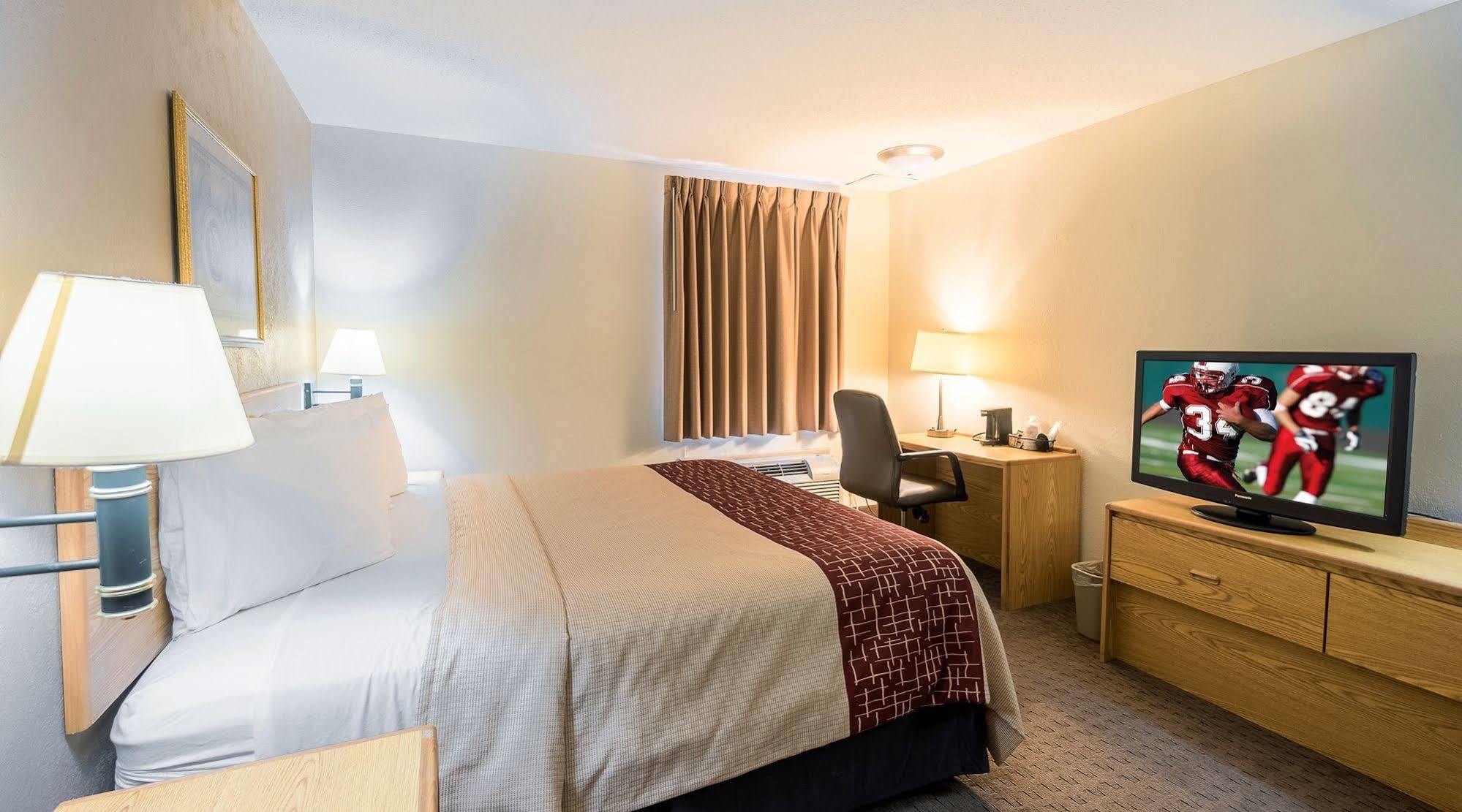 Red Roof Inn Plus Boston - Mansfield - Foxboro Exterior photo