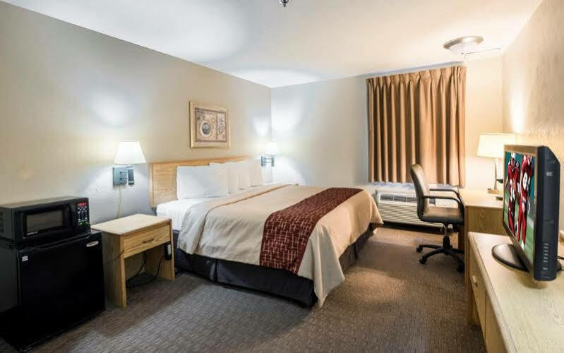 Red Roof Inn Plus Boston - Mansfield - Foxboro Exterior photo
