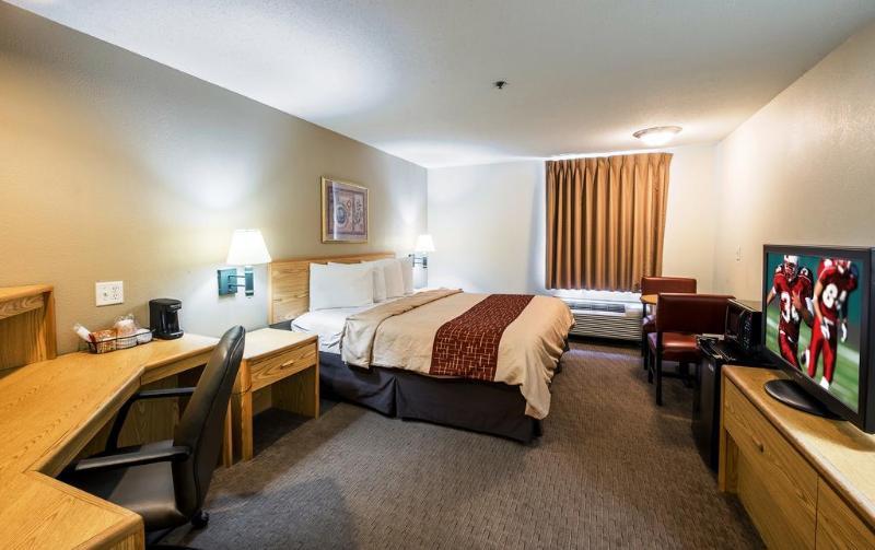 Red Roof Inn Plus Boston - Mansfield - Foxboro Exterior photo